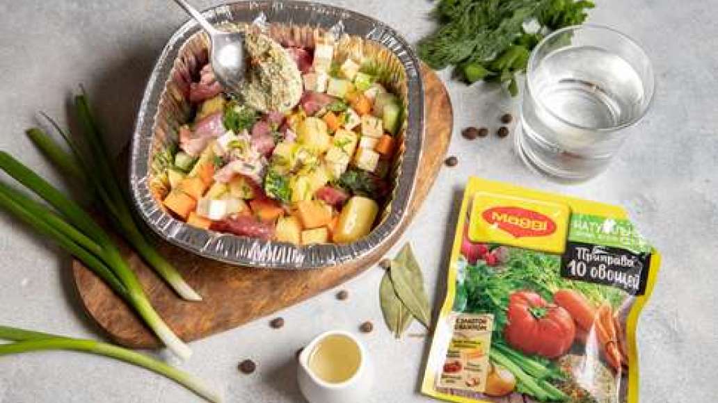 В жаропрочную форму положить говядину и овощи, добавить MAGGI® Приправа 10 овощей, влить воду и растительное масло и перемешать. Запекать жаркое в разогретой до 180 градусов духовке в течение 45 минут. В жаропрочную форму положить говядину и овощи, добавить MAGGI® Приправа 10 овощей, влить воду и растительное масло и перемешать. Запекать жаркое в разогретой до 180 градусов духовке в течение 45 минут.