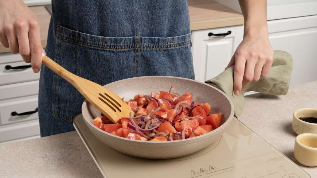 Теплый салат с курицей и жареными баклажанами: шаг 4 Теплый салат с курицей и жареными баклажанами: шаг 4