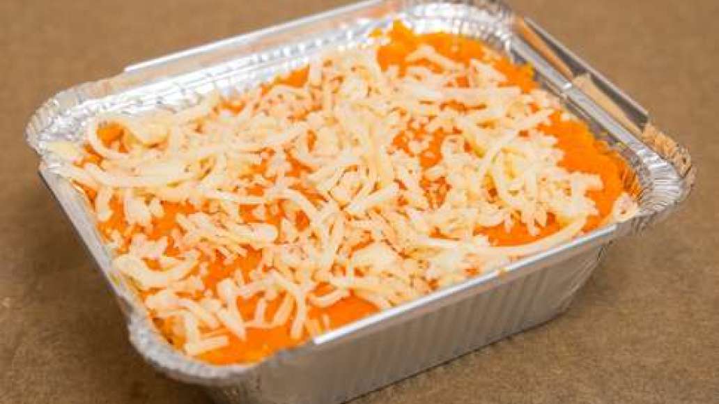 Жаропрочную форму смазать растительным маслом и выложить слой фарша.
Сверху распределить морковную массу и разровнять. Поместить форму в духовку, разогретую до 180 градусов на 30 минут. Жаропрочную форму смазать растительным маслом и выложить слой фарша.
Сверху распределить морковную массу и разровнять. Поместить форму в духовку, разогретую до 180 градусов на 30 минут.