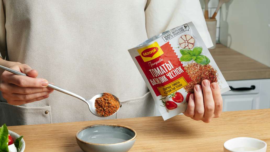 В отдельной миске смешать MAGGI® Томаты, Базилик, Чеснок с 3 ст. ложками
горячей воды и оставить на 3 мин. Затем добавить растительное масло, хорошо
перемешать и соединить с овощами. Вкусный овощной салат готов: приятного
аппетита! В отдельной миске смешать MAGGI® Томаты, Базилик, Чеснок с 3 ст. ложками
горячей воды и оставить на 3 мин. Затем добавить растительное масло, хорошо
перемешать и соединить с овощами. Вкусный овощной салат готов: приятного
аппетита!