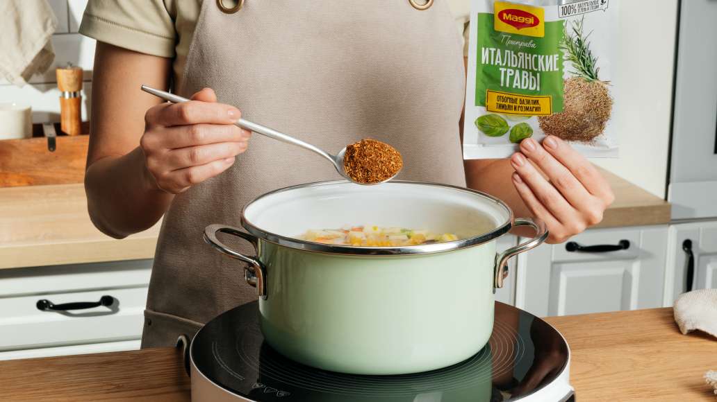 За 5 мин. до готовности добавить MAGGI® Итальянские травы. За 5 мин. до готовности добавить MAGGI® Итальянские травы.