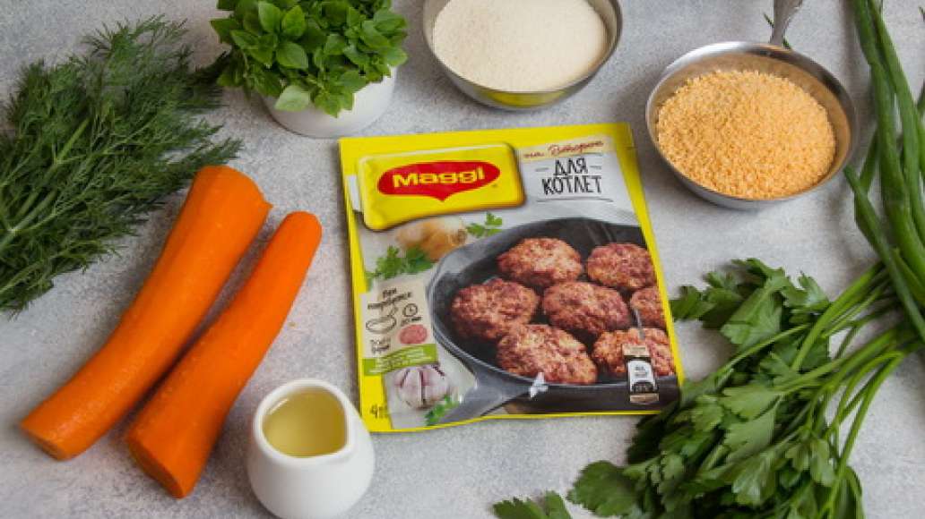 Подготовить продукты. Зелень помыть и обсушить. Морковь помыть, очистить и сварить.