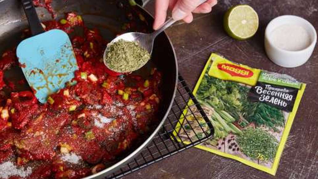 Добавить в сковороду сахар и MAGGI® Приправа универсальная Весенняя зелень.
Тщательно перемешивая, прогревать еще пять минут. Добавить в сковороду сахар и MAGGI® Приправа универсальная Весенняя зелень.
Тщательно перемешивая, прогревать еще пять минут.
