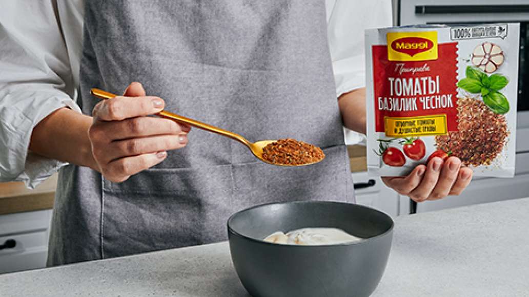 Для соуса: смешать маойнез, сметану, молоко и лимонный сок, MAGGI®
Томаты, Базилик, Чеснок и мелко нарезанную зелень (зеленый лук, тархун и
петрушка). Для соуса: смешать маойнез, сметану, молоко и лимонный сок, MAGGI®
Томаты, Базилик, Чеснок и мелко нарезанную зелень (зеленый лук, тархун и
петрушка).
