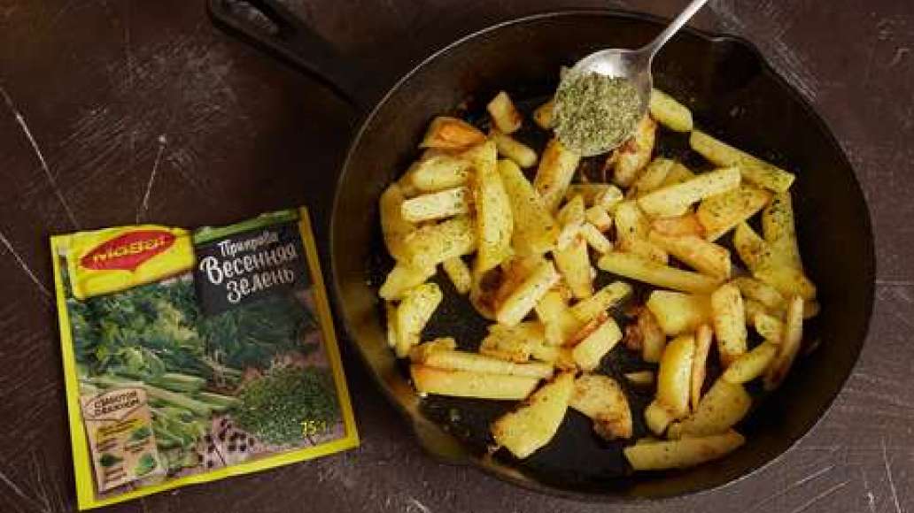 Вымыть и очистить картофель. Нарезать брусочками и положить в сковородку с разогретым растительным маслом. Жарить картофель почти до готовности. Посыпать MAGGI® Приправа Весенняя зелень, тщательно перемешать и готовить еще 5 минут. Вымыть и очистить картофель. Нарезать брусочками и положить в сковородку с разогретым растительным маслом. Жарить картофель почти до готовности. Посыпать MAGGI® Приправа Весенняя зелень, тщательно перемешать и готовить еще 5 минут.