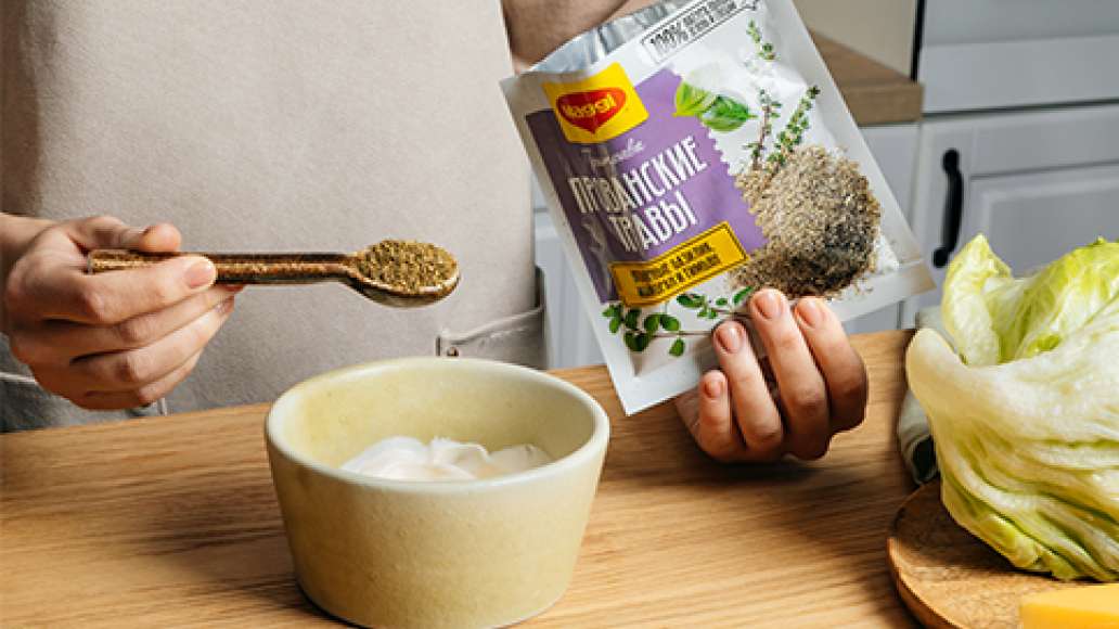 Приготовить заправку. В отдельной миске смешать заправку MAGGI®
Прованские травы с 3 ст. л. горячей воды, оставить на 3 минуты. Затем добавить
майонез, хорошо перемешать. Приготовить заправку. В отдельной миске смешать заправку MAGGI®
Прованские травы с 3 ст. л. горячей воды, оставить на 3 минуты. Затем добавить
майонез, хорошо перемешать.