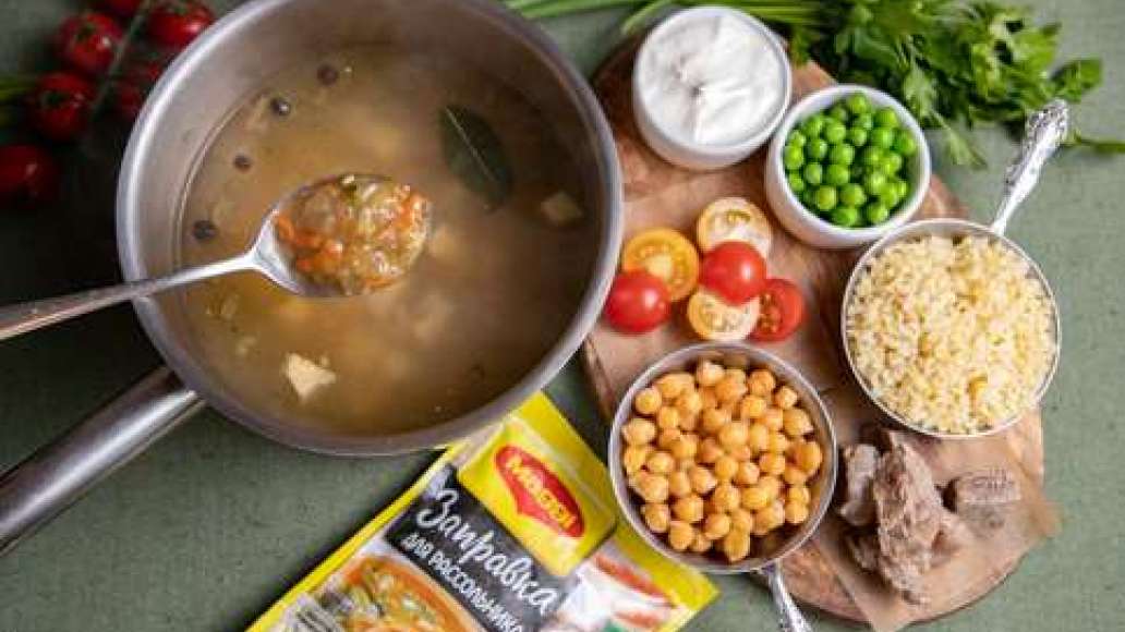 Сварить овощи и крупу. За пять минут до готовности добавить MAGGI® Заправка для рассольника и оставшиеся ингредиенты. Проверить на соль. Сварить овощи и крупу. За пять минут до готовности добавить MAGGI® Заправка для рассольника и оставшиеся ингредиенты. Проверить на соль.