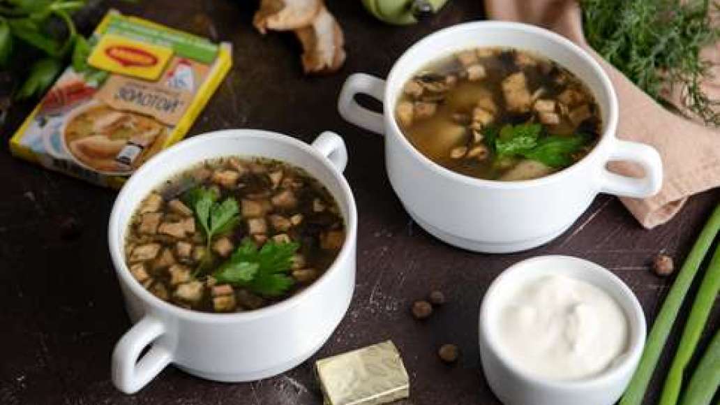 Сварить пельмени в грибном бульоне с MAGGI® ЗОЛОТОЙ® Бульон с курицей и душистым перцем.
Подавать с бульоном, по желанию добавить сметану и рубленую зелень. Сварить пельмени в грибном бульоне с MAGGI® ЗОЛОТОЙ® Бульон с курицей и душистым перцем.
Подавать с бульоном, по желанию добавить сметану и рубленую зелень.