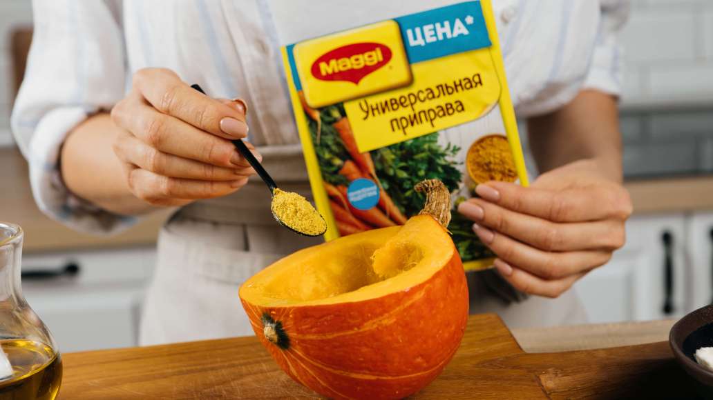 Смазать сливочным маслом изнутри и натереть MAGGI® Приправой универсальной. Смазать сливочным маслом изнутри и натереть MAGGI® Приправой универсальной.