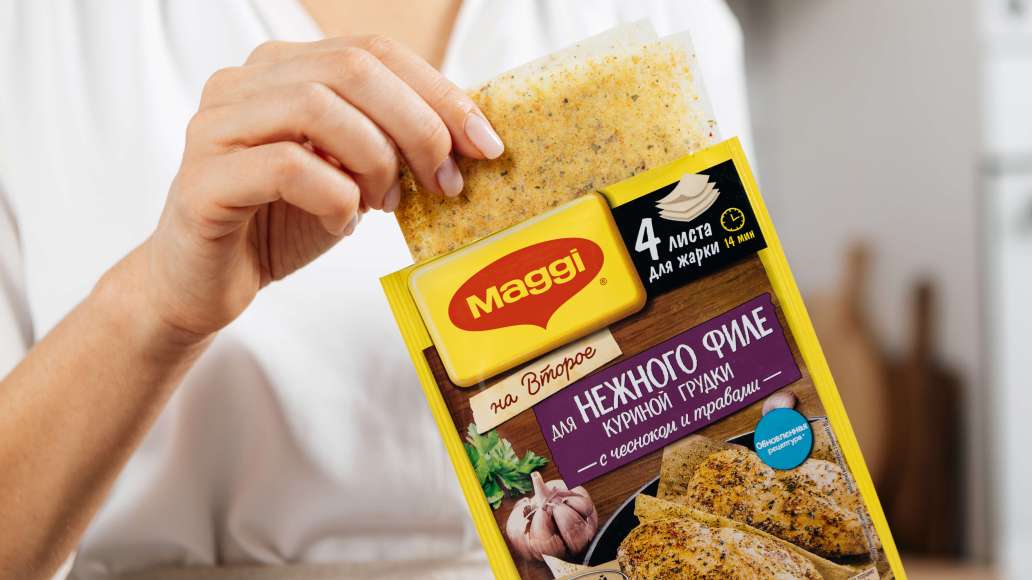 Выложить креветки на шпажках на одну половину листов для жарки MAGGI® НА ВТОРОЕ для нежного филе куриной грудки с чесноком и травами, накрыть второй половиной и слегка прижать завёрнутые креветки рукой.
Выложить креветки на шпажках на одну половину листов для жарки MAGGI® НА ВТОРОЕ для нежного филе куриной грудки с чесноком и травами, накрыть второй половиной и слегка прижать завёрнутые креветки рукой.