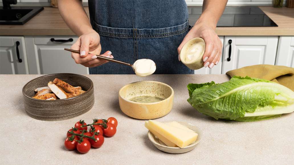 Салат цезарь с курицей: шаг 3 Салат цезарь с курицей: шаг 3