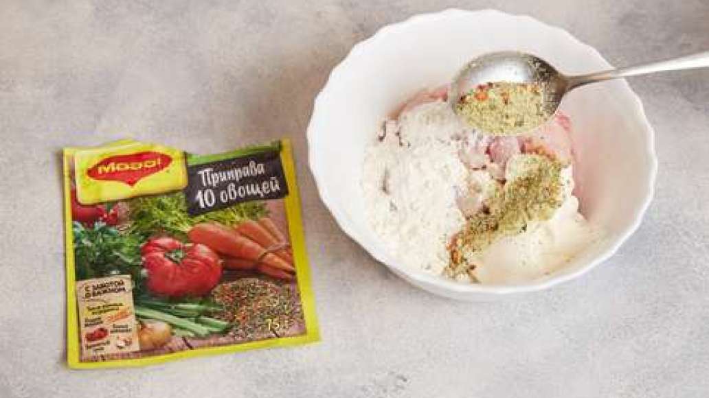 Нарезать филе мелкими кубиками. Добавить MAGGI® Приправа 10 овощей, яйцо, муку и майонез, тщательно перемешать и оставить на 10 минут. Разогреть в большой сковородке растительное масло и выложить ложкой массу как оладьи. Жарить с двух сторон по 5 минут д Нарезать филе мелкими кубиками. Добавить MAGGI® Приправа 10 овощей, яйцо, муку и майонез, тщательно перемешать и оставить на 10 минут. Разогреть в большой сковородке растительное масло и выложить ложкой массу как оладьи. Жарить с двух сторон по 5 минут д