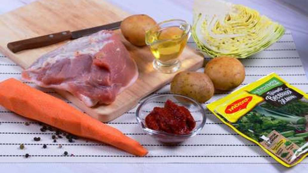Промойте мясо. Шаг 1 - Солянка из капусты, картошки и мяса в казане