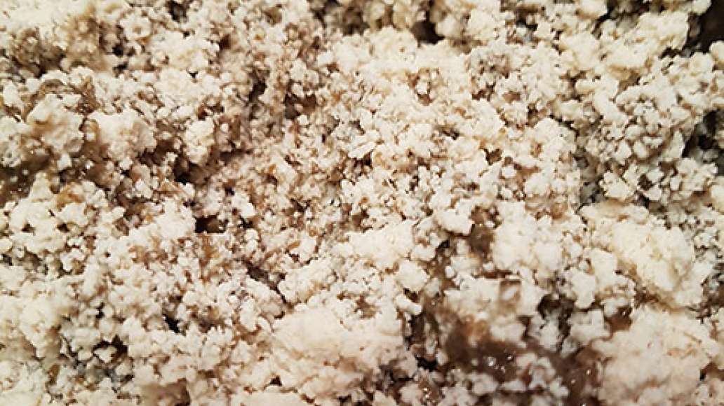 Берем грибы (с маринованными грибами вкус более пикантный). Грибы обжариваем на сковороде. Нарезаем лук кубиками и куриное филе. Обжариваем лук и филе на сковороде до готовности ( 10 - 15 мин). Измельчаем в блендере филе с луком и грибы. Смешиваем в отдел Берем грибы (с маринованными грибами вкус более пикантный). Грибы обжариваем на сковороде. Нарезаем лук кубиками и куриное филе. Обжариваем лук и филе на сковороде до готовности ( 10 - 15 мин). Измельчаем в блендере филе с луком и грибы. Смешиваем в отдел
