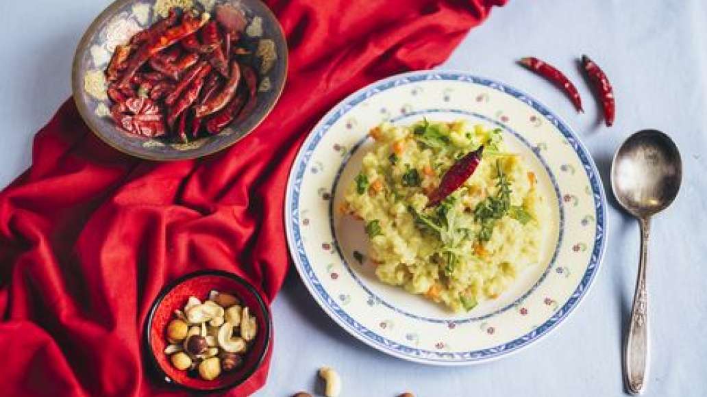 Острый рис с овощами и кокосовым молоком готов: осталось украсить зеленью и подавать. Приятного аппетита!
Острый рис с овощами и кокосовым молоком готов: осталось украсить зеленью и подавать. Приятного аппетита!