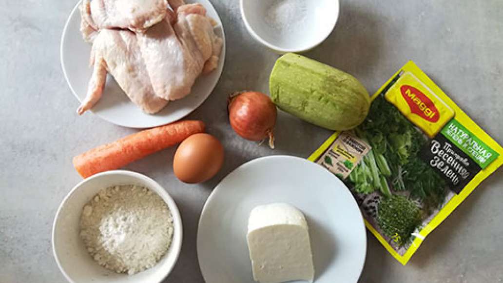 Отмерить ингредиенты, помыть овощи, промыть куриные крылья.