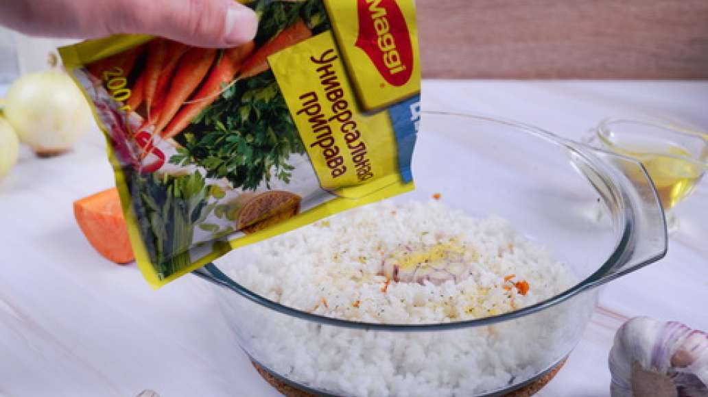 Добавьте MAGGI® Приправа универсальная. Влейте 2 стакана питьевой воды или бульона, накройте крышкой и готовьте 35-45 минут в разогретой до 180 градусов духовке. Добавьте MAGGI® Приправа универсальная. Влейте 2 стакана питьевой воды или бульона, накройте крышкой и готовьте 35-45 минут в разогретой до 180 градусов духовке.