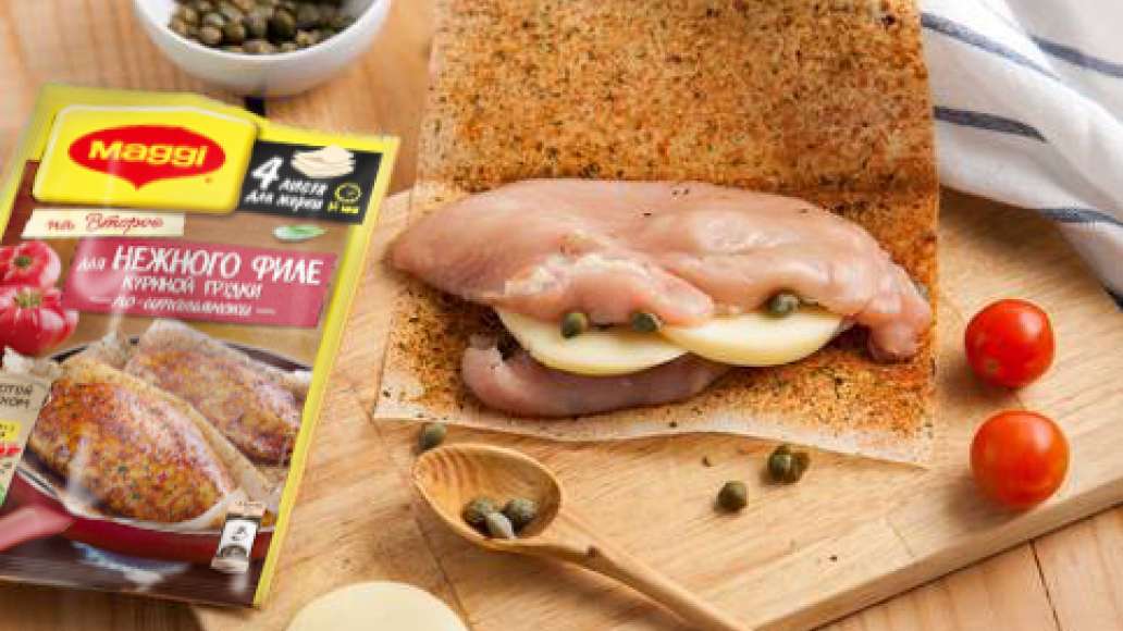 Положить куриные грудки в листы для жарки MAGGI® НА ВТОРОЕ для Нежного Филе куриной грудки по-итальянски. Положить куриные грудки в листы для жарки MAGGI® НА ВТОРОЕ для Нежного Филе куриной грудки по-итальянски.