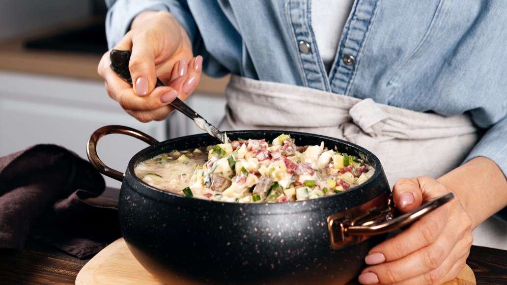 Все тщательно перемешать. Попробовать на вкус и при необходимости досолить. Охладить блюдо перед подачей. Все тщательно перемешать. Попробовать на вкус и при необходимости досолить. Охладить блюдо перед подачей.