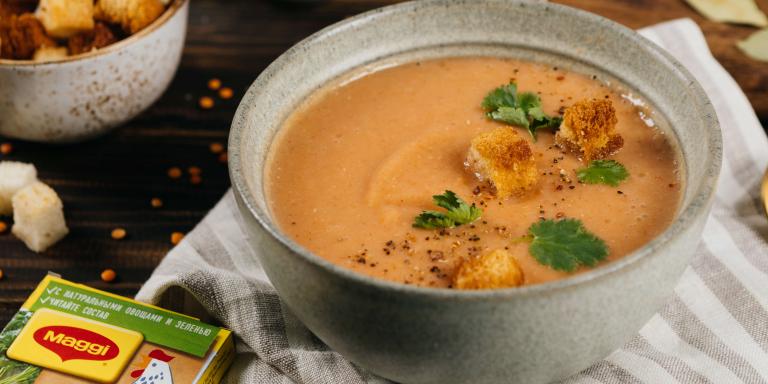 Яркий суп-пюре из чечевицы и моркови, подробное приготовление с фото