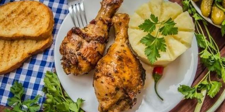Сочная курица, запеченная с маринованными огурчиками — рецепт с фото