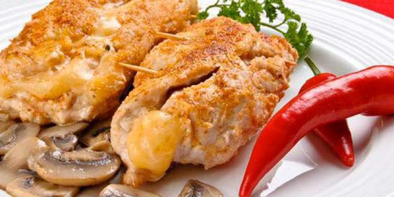Куриные грудки фаршированные козьим сыром и беконом: рецепт с фото
