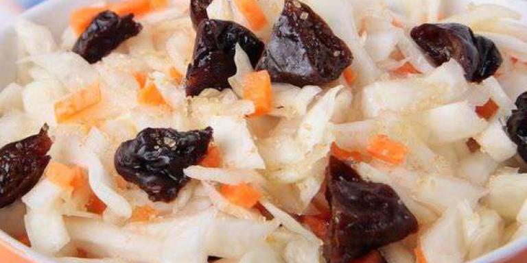 Капустный салат с черносливом - рецепт приготовления с фото от Maggi.ru