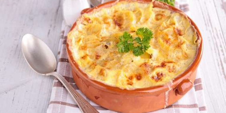 Свинина с кабачками и картофелем под сырной корочкой — рецепт с фото