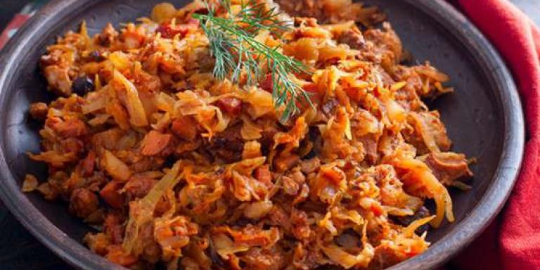 Тушеная капуста с колбасой - рецепт приготовления с фото от Maggi.ru