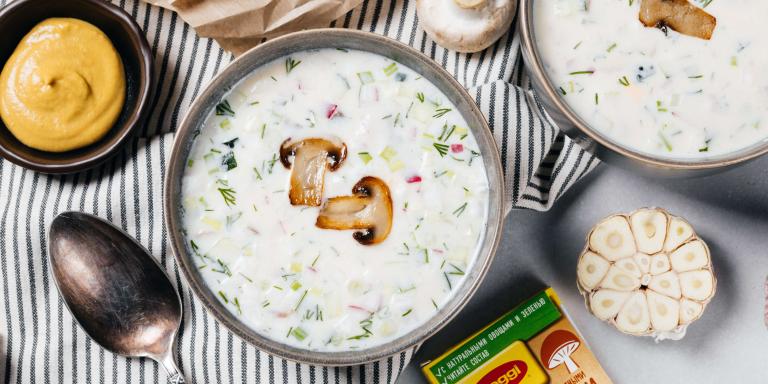 Пикантная окрошка с вареной колбасой и грибами на горчичной заправке - рецепт приготовления с фото от Maggi.ru
