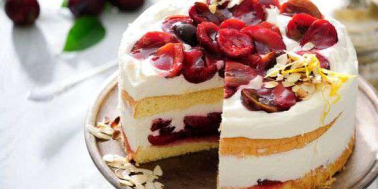 Бисквитный торт со сливами - рецепт приготовления с фото от Maggi.ru
