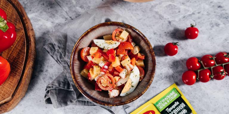 Красочный салат с крабовыми палочками и томатами "красное море" - рецепт приготовления с фото от Maggi.ru