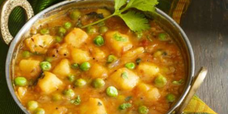 Картофель с зеленым горошком и томатным карри, пошаговый рецепт с фото