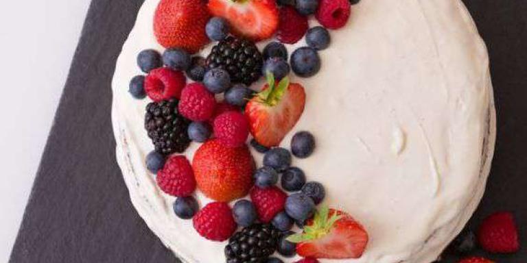 Нежный бисквитный торт с крем-чиз и ягодами — пошаговый рецепт с фото от экспертов Maggi