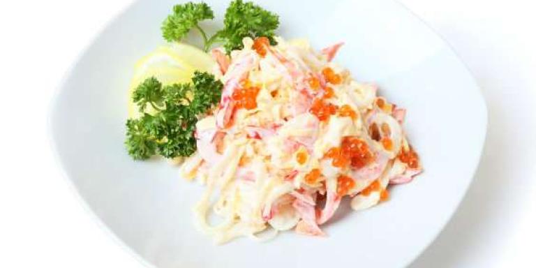 Салат с кальмарами и икрой - рецепт приготовления с фото от Maggi.ru