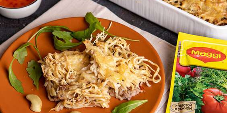 Лапша, запечённая с сыром, чесноком и фаршем, пошаговый рецепт с фото