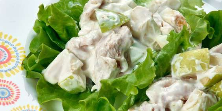 Салат с курицей, грецкими орехами и яблоком, пошаговый рецепт с фото
