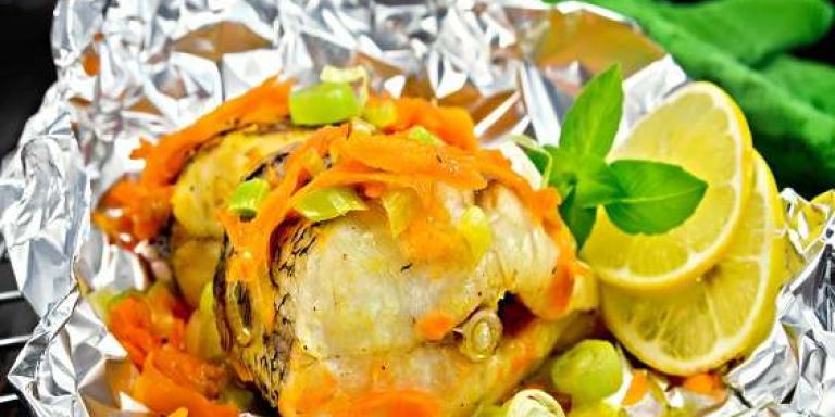 Толстолобик запеченный с овощами — рецепт с фото от Maggi.ru