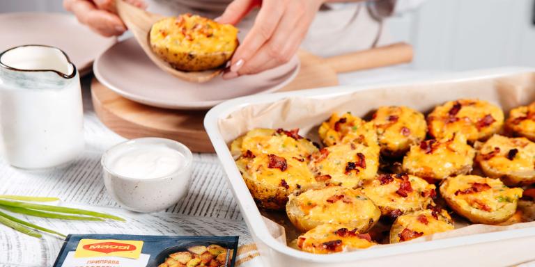 Запечённый в духовке фаршированный картофель с беконом и сыром - рецепт приготовления с фото от Maggi.ru