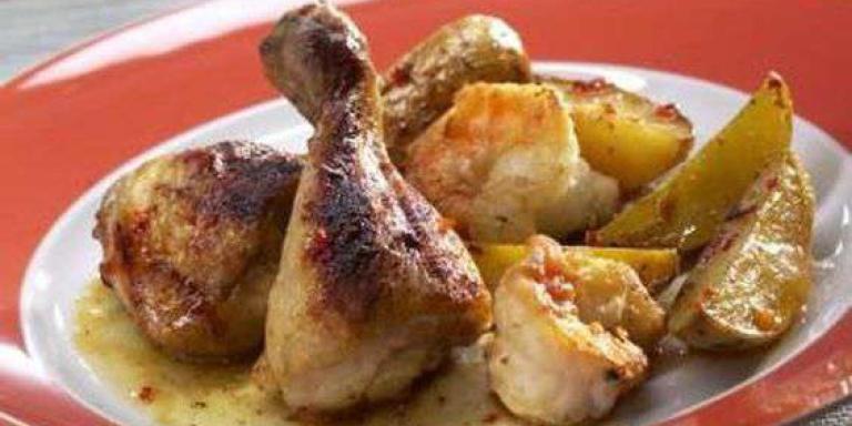 Курица запеченная с креветками и картофелем, пошаговый рецепт с фото