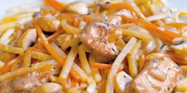 Золотистая вермишель с курицей и грибами - рецепт с фото от Магги