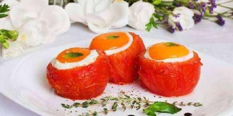 Сочные помидоры, фаршированные яйцами - рецепт приготовления с фото от Maggi.ru
