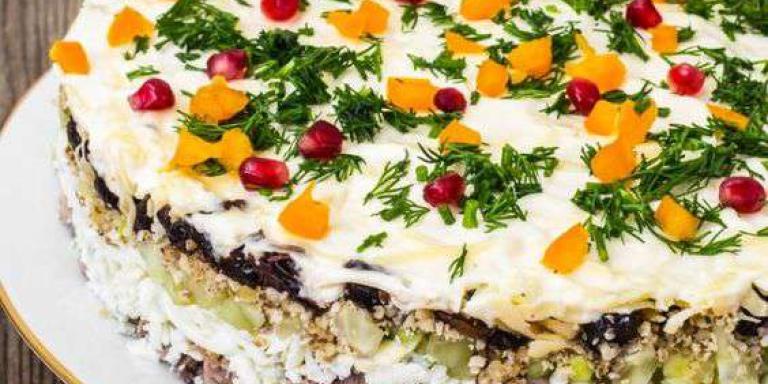 Салат с говядиной, черносливом и грибами - рецепт с фото от Магги