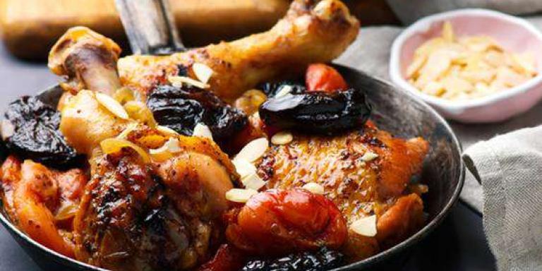 Курица, тушеная с овощами и черносливом, пошаговый рецепт с фото