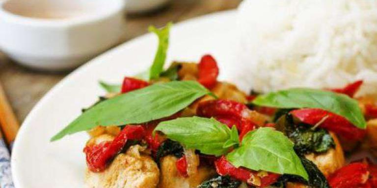 Курица, жареная с базиликом и перцем - рецепт приготовления с фото от Maggi.ru