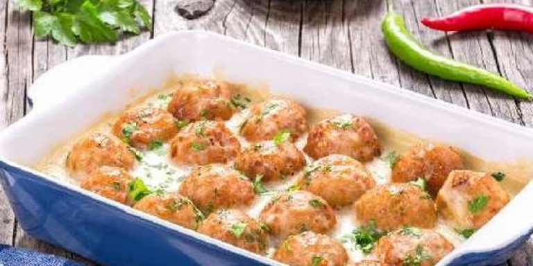 Куриные тефтели с йогуртовым соусом, пошаговый рецепт с фото