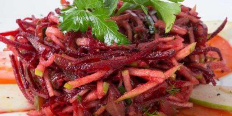 Салат из сырой свеклы с томатами - рецепт приготовления с фото от Maggi.ru