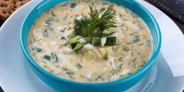 Диетическая окрошка на йогурте с куриной грудкой - рецепт приготовления с фото от Maggi.ru