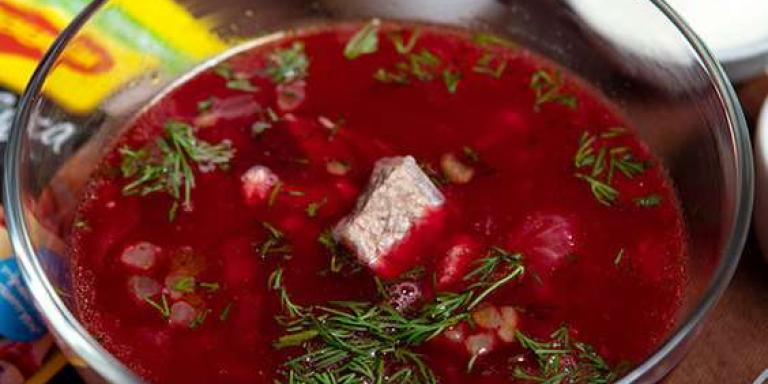 Борщ  красный старинный с говядиной и копченым салом: рецепт с фото