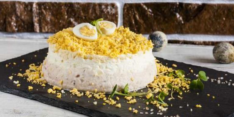 Салат мимоза с горбушей и перепелиными яйцами - рецепт приготовления с фото от Maggi.ru